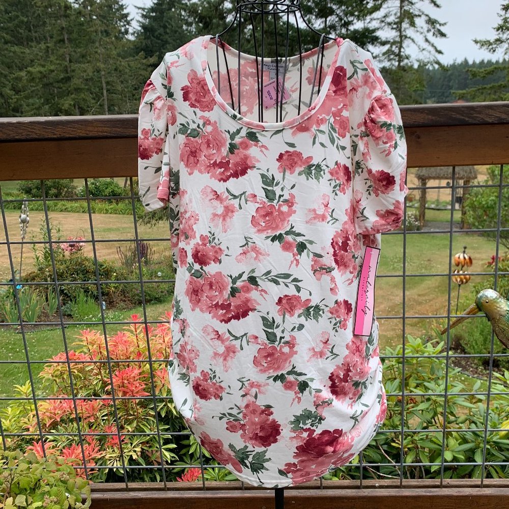 NWT Emma's Expressions Maternity XL White with Pink Flowers Short Sleeve Tunic